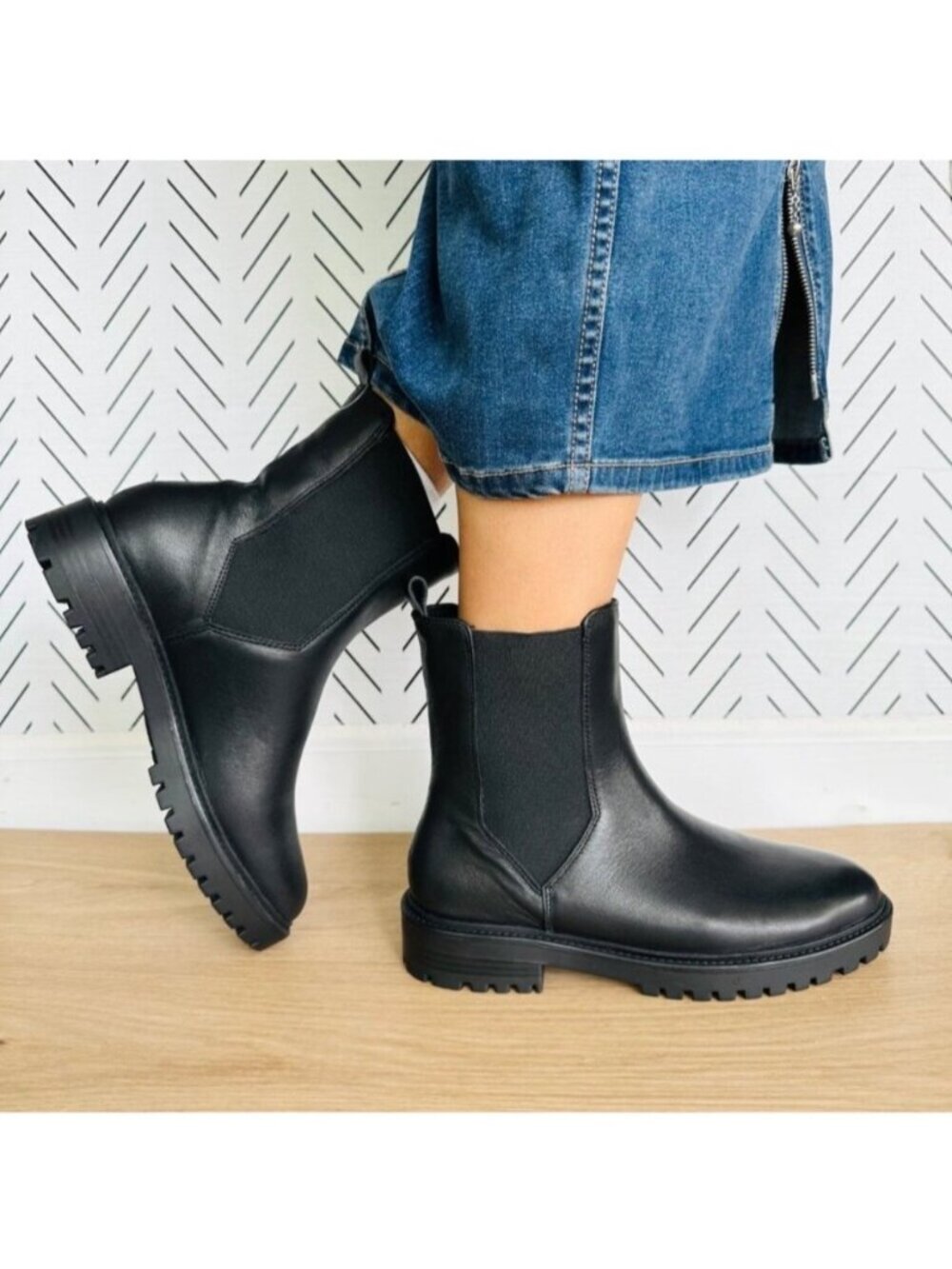 Banana Republic Women's Chelsea Lug Sole Ankle Leather Boot Black
